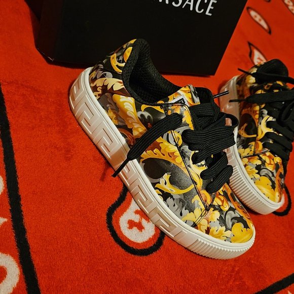 Versace - Picture 7 of 10